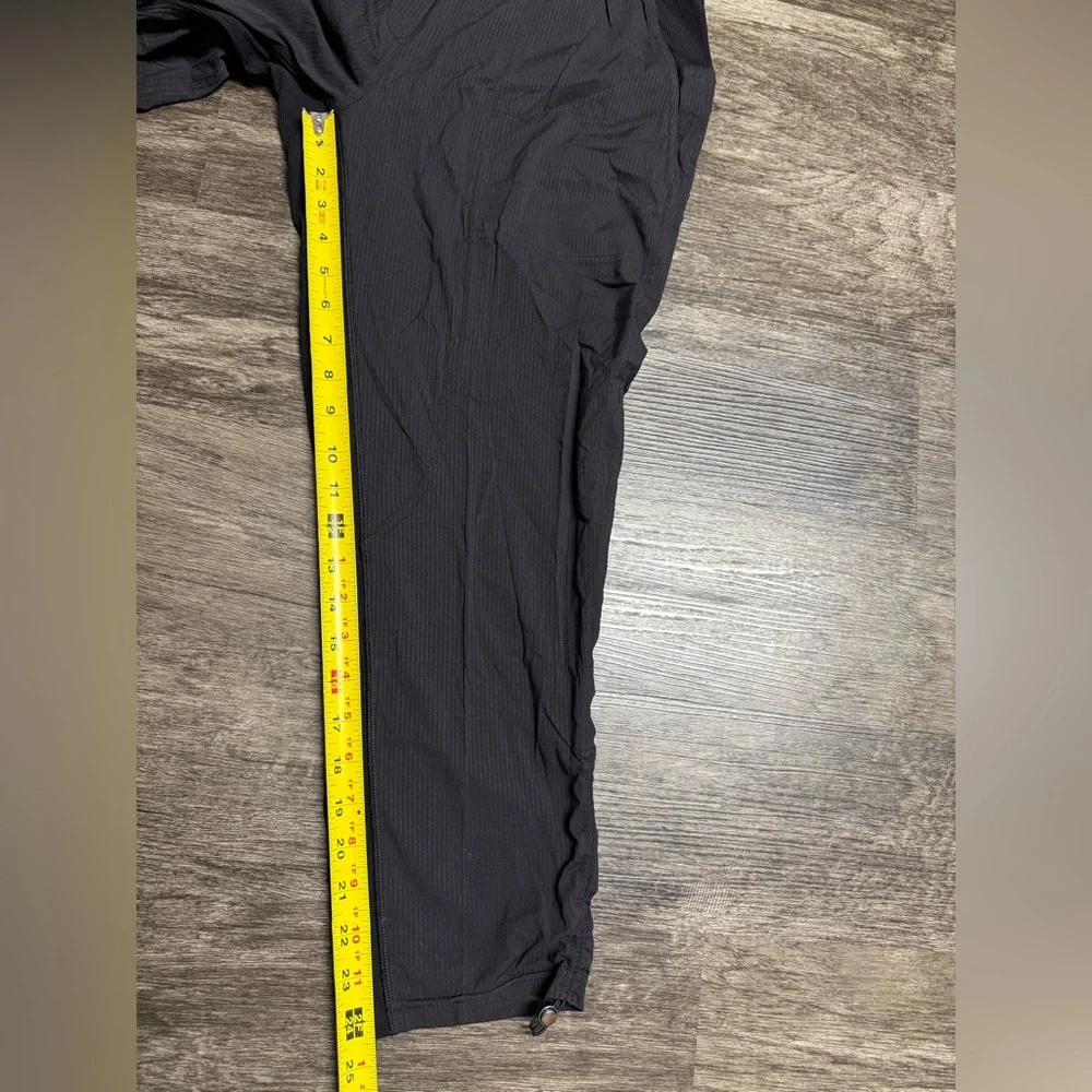 LULULEMON 6 Dance Studio CROP Joggers
